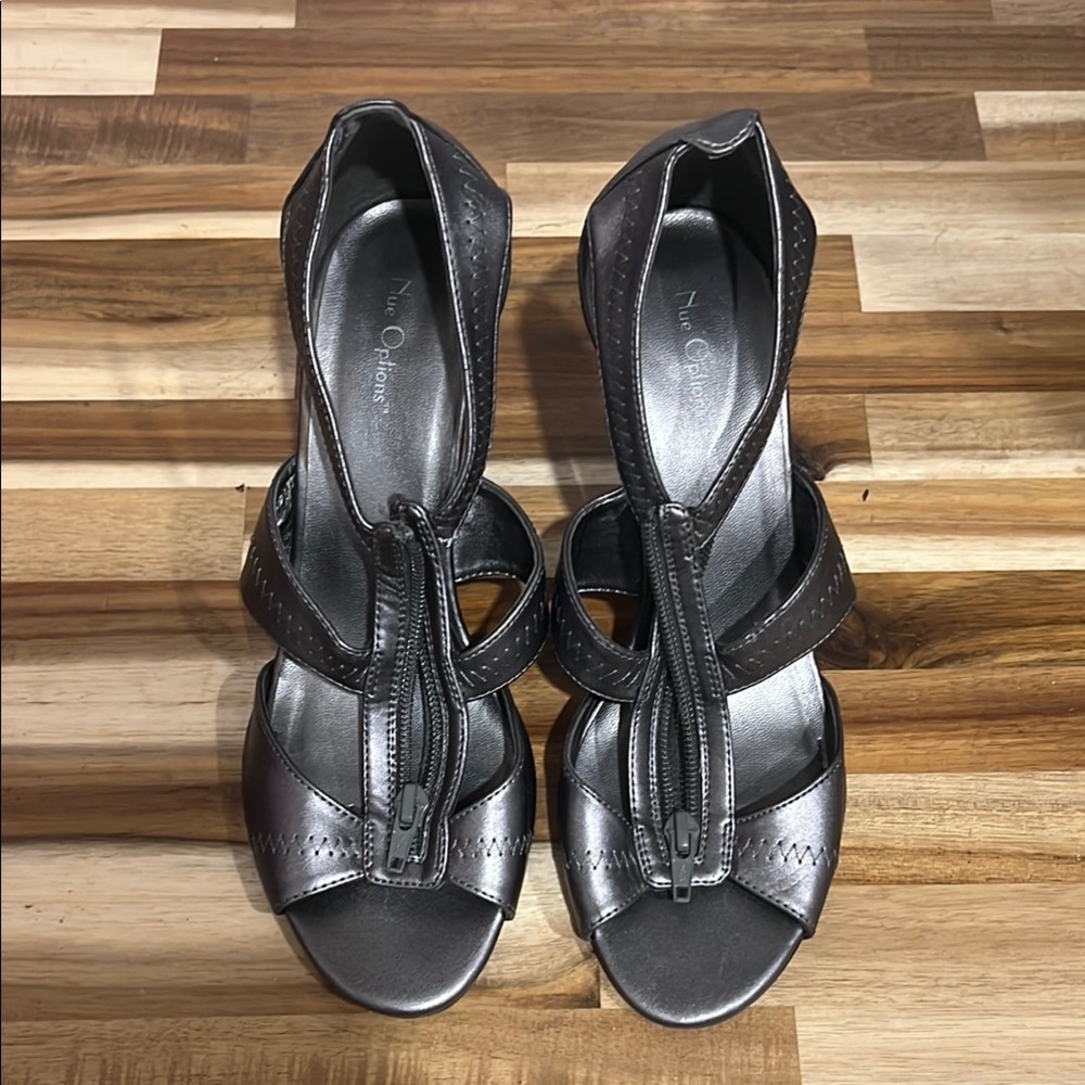 Gray silver heals with a zipper